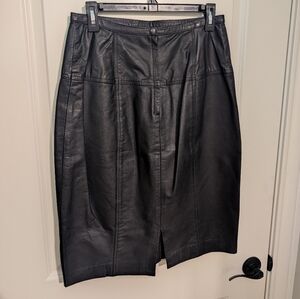 Chaus Elegant Black Pencil Skirt